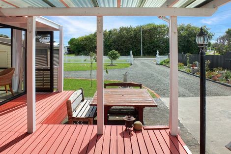 Photo of property in 22 Shortt Street, Foxton Beach, Foxton, 4815