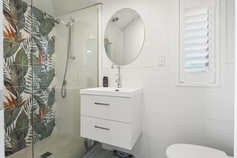 Photo of property in 1/2 Heathcote Road, Castor Bay, Auckland, 0620