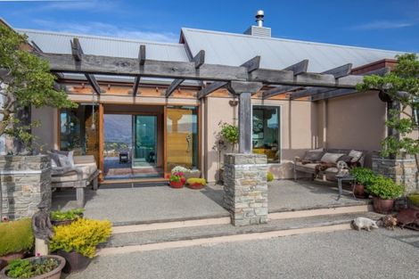 Photo of property in 1 Peak View Ridge, Wanaka, 9305