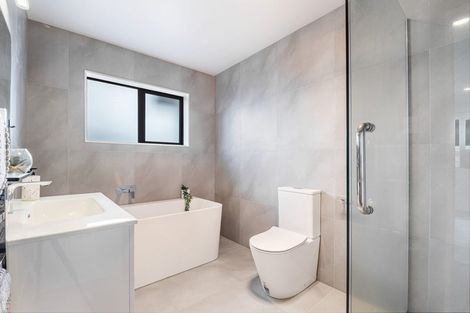 Photo of property in 6 Barrique Road, Kumeu, 0810