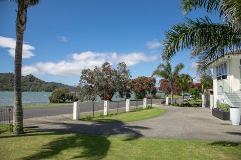 Photo of property in 25 Robinson Road, Whitianga, 3510