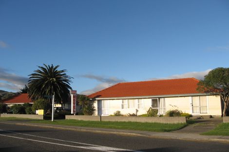 Photo of property in Goldcoast Apartments, 38-42 Raumati Road, Raumati Beach, Paraparaumu, 5032