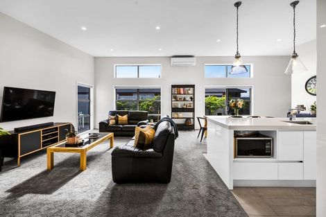 Photo of property in 17 Victoria Street, Hawera, 4610