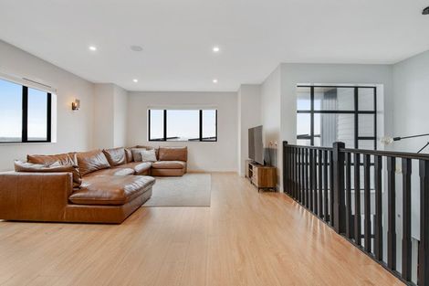 Photo of property in 7 Manawanui Way, Orewa, 0931