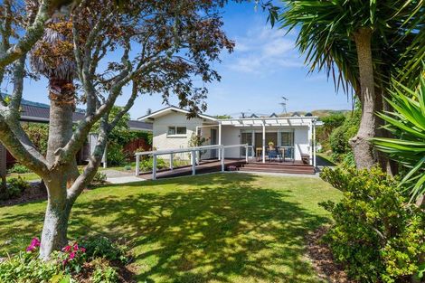 Photo of property in 439 Te Moana Road, Waikanae, 5036