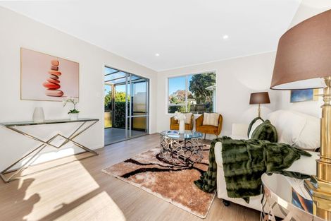 Photo of property in 30 Becker Drive, Weymouth, Auckland, 2103