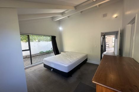 Photo of property in 92 Wynyard Crescent, Fernhill, Queenstown, 9300