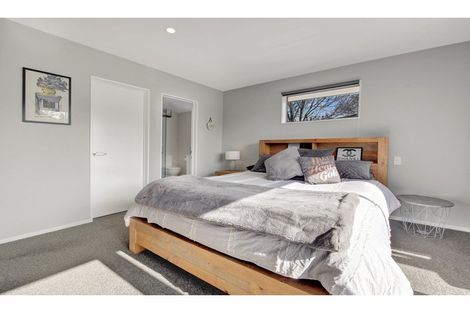 Photo of property in 177b High Street, Oxford, 7430