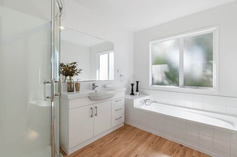 Photo of property in 2/57 Centorian Drive, Windsor Park, Auckland, 0632