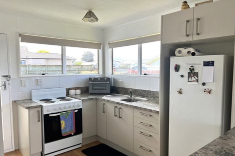 Photo of property in 8 Mccallum Street, Dannevirke, 4930