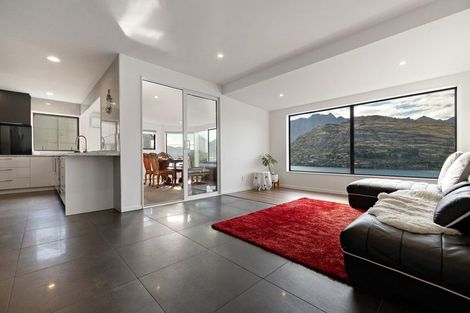 Photo of property in 22 Golden Terrace, Queenstown, 9300