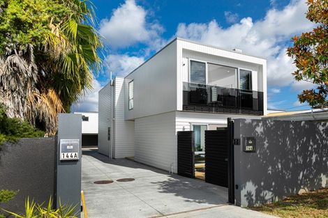 Photo of property in 144 East Coast Road, Forrest Hill, Auckland, 0620