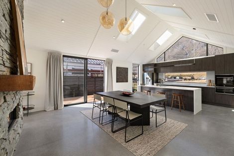 Photo of property in 28 Cunninghams Drive, Jacks Point, Queenstown, 9371