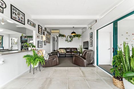 Photo of property in 3 Delshaw Avenue, Stanmore Bay, Whangaparaoa, 0932