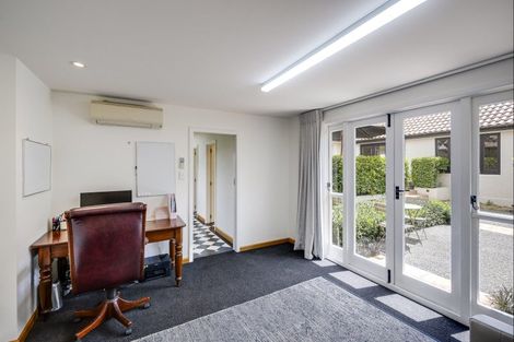 Photo of property in 44 Busby Hill, Havelock North, 4130