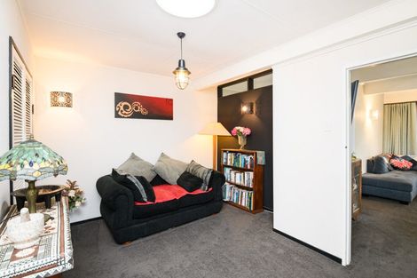 Photo of property in 6 Pukatea Place, Milson, Palmerston North, 4414