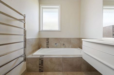 Photo of property in 47 English Street, St Andrews, Hamilton, 3200