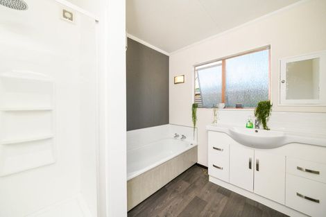 Photo of property in 6 Pukatea Place, Milson, Palmerston North, 4414