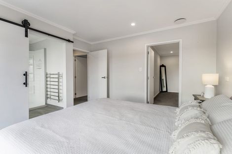 Photo of property in 10 Grenache Way, Kumeu, 0810