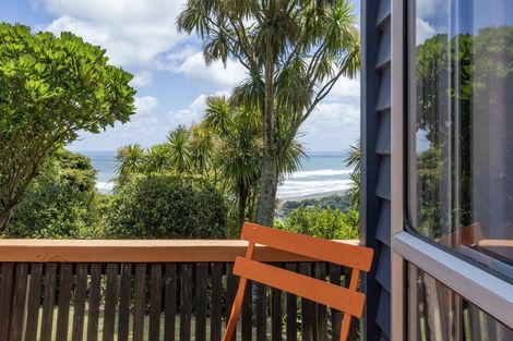 Photo of property in 30 Piha Road, Piha, New Lynn, 0772