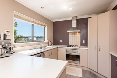 Photo of property in 6 Erlestoke Crescent, Churton Park, Wellington, 6037