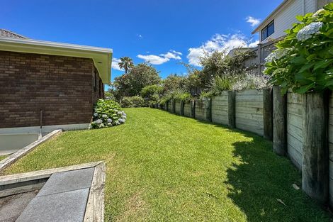 Photo of property in 2/51 Nigel Road, Browns Bay, Auckland, 0630