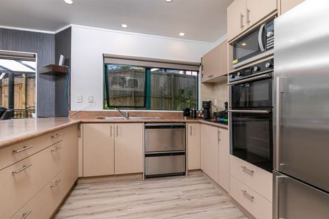 Photo of property in 112 Mountain Road, Henderson Valley, Auckland, 0612