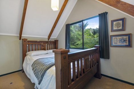 Photo of property in 11 Valley View Road, Titirangi, Auckland, 0604