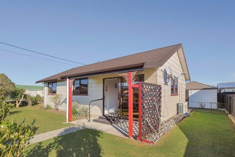 Photo of property in 16 Hunter Street, Westport, 7825