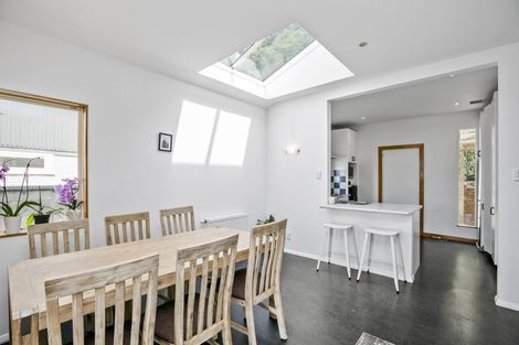 Photo of property in 103 Breaker Bay Road, Breaker Bay, Wellington, 6022