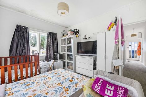 Photo of property in 100 Randwick Road, Moera, Lower Hutt, 5010