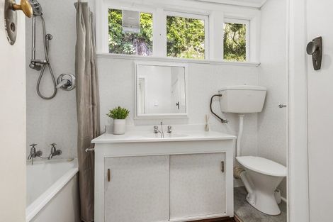 Photo of property in 135 Marine Parade, Seatoun, Wellington, 6022