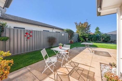 Photo of property in 76 Orotu Drive, Poraiti, Napier, 4112
