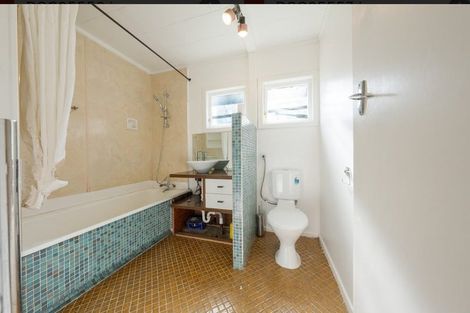 Photo of property in 24 Robert Burke Place, Henderson, Auckland, 0612