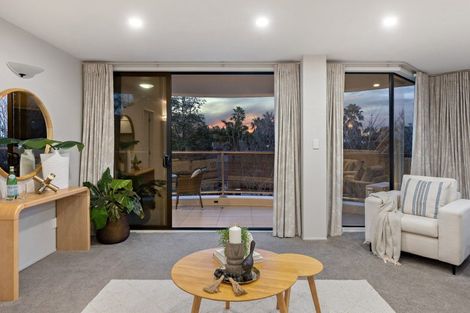 Photo of property in 2d/175 Hurstmere Road, Takapuna, Auckland, 0622