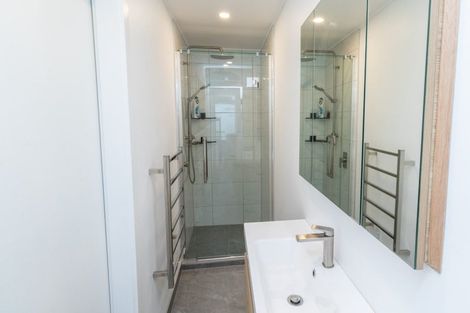 Photo of property in 30c Collins Avenue, Tawa, Wellington, 5028