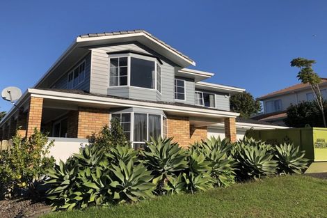 Photo of property in 70 Lagoon Way, West Harbour, Auckland, 0618