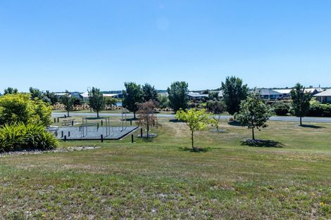 Photo of property in 16 Village Green Drive, Huntingdon, 7774