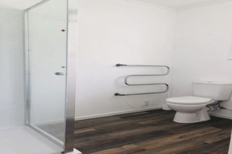 Photo of property in 8 Cheryl Place, Hillcrest, Auckland, 0627