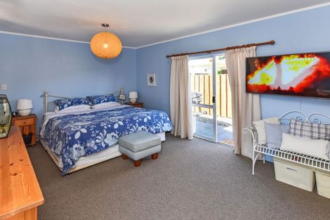 Photo of property in 1/133 Carnoustie Drive, Wattle Downs, Auckland, 2103