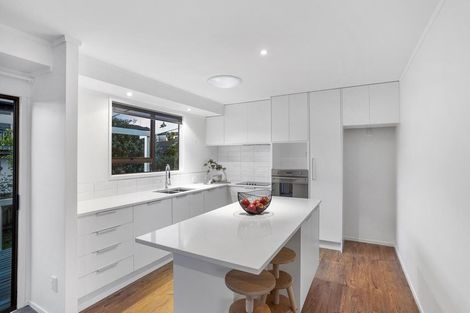 Photo of property in 3/28 Beach Road, Castor Bay, Auckland, 0620