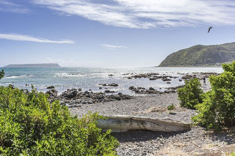 Photo of property in 77 Moana Road, Plimmerton, Porirua, 5026