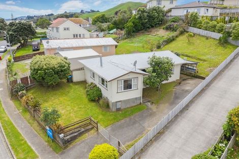 Photo of property in 82 Waihora Crescent, Waitangirua, Porirua, 5024