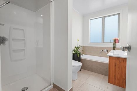 Photo of property in 5 Sauterne Road, Kumeu, 0810