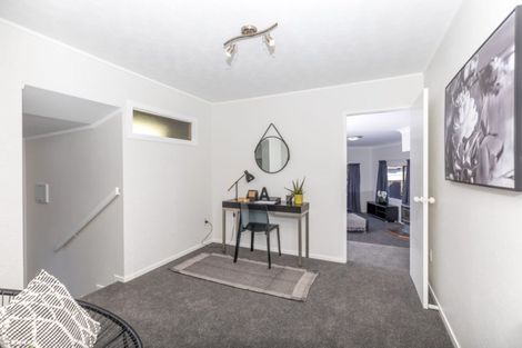 Photo of property in 33 Gilbass Avenue, Hamilton Lake, Hamilton, 3204