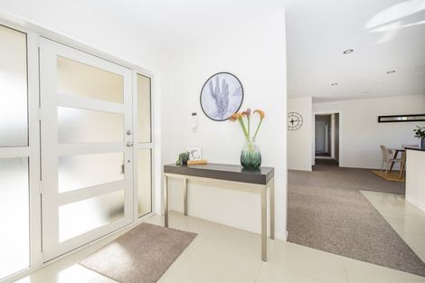 Photo of property in 2 Tiaki Way, Cambridge, 3434