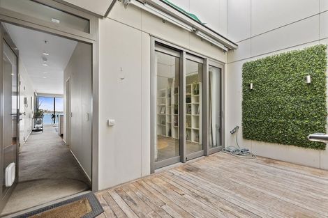 Photo of property in Patent 326 Apartments, 407s/326 Evans Bay Parade, Hataitai, Wellington, 6021