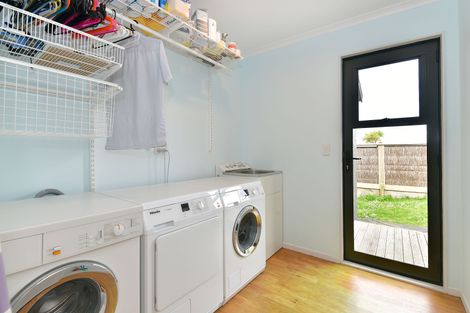 Photo of property in 15 Dorchester Place, Orewa, 0931