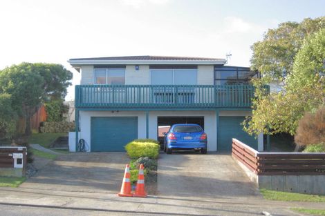 Photo of property in 116 Gloaming Hill, Titahi Bay, Porirua, 5022