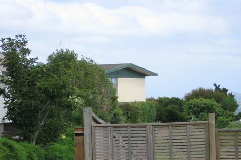 Photo of property in 102 Island Bay Road, Beach Haven, Auckland, 0626
